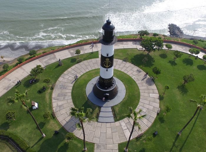 atracciones cerca larcomar faro marina